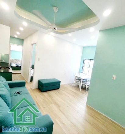 CHỈ 2,65 TỶ – CĂN HỘ BÀU CÁT – MẶT TIỀN ĐỒNG ĐEN Trung tâm khu Bàu Cát – Tân Bình Diện tích: 40m² (4 x 10) Căn góc cực thoáng, đón gió & ánh sáng tự nhiên 2  phòng ngủ (PN master) – bố trí hợp lý, ở rất sướng
