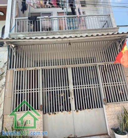 CHỈ 4.85 TỶ – NHÀ 2 TẦNG – HẺM XE HƠI – SƠN KỲ, TÂN PHÚ – 52M² Diện tích: 4 x 13m, sổ vuông vức, công chứng ngay. Kết cấu: 2 tầng, 2PN, 2WC, nhà gọn gàng đầy đủ công năng. Hẻm xe hơi, hẻm cụt an ninh – yên tĩnh.