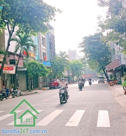 CHỈ 21,5 TỶ – NHÀ GÓC 2 MẶT TIỀN KINH DOANH – TRUNG TÂM TÂN PHÚ * Vị trí: nhà góc 2 mặt tiền, đường rộng 20m * Diện tích: 5 x 20m * Kết cấu: trệt 2 lầu * Hiện trạng: đang cho thuê kinh doanh cafe ~30 triệu/tháng - Khu vực trung tâm Quận Tân Phú – giáp Tân