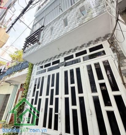 TÂN BÌNH – GIÁP QUẬN 10 – NHÀ MỚI – SỔ NỞ HẬU – CHỈ 2.8 TỶ TL DT: 1 trệt 2 lầu – 2PN – 3WC – ban công thoáng mát Hẻm ba gác, cách xe tải tránh chỉ vài bước chân.