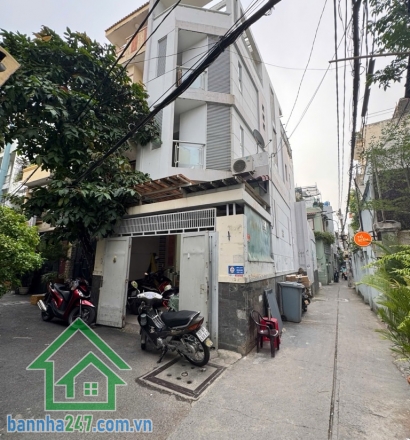 Chỉ 8.1 TỶ - CĂN GÓC 3 MẶT TIỀN – HẺM Ô TÔ – TÂN BÌNH - GIÁP QUẬN 10. Diện tích thực tế 76m², công nhận 46m² – nở hậu 5.1m. Nhà 1 trệt 2 lầu + sân thượng