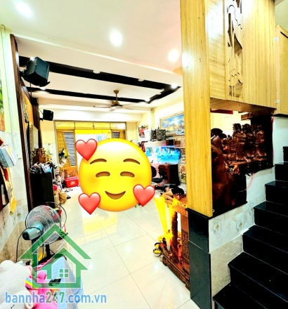 CHỈ 5.5 TỶ TL – NHÀ MỚI TÂN BÌNH – HẺM Ô TÔ KIA – 47M² VUÔNG NỞ HẬU – 2 TẦNG – 3PN – 2WC – SỔ ĐẸP * Hẻm bê tông sạch – ô tô Kia Morning vào tận cửa * DT công nhận 47m² (4.4m nở hậu) * Kết cấu 2 tầng mới đẹp, 3PN, 2WC, PK, bếp.
