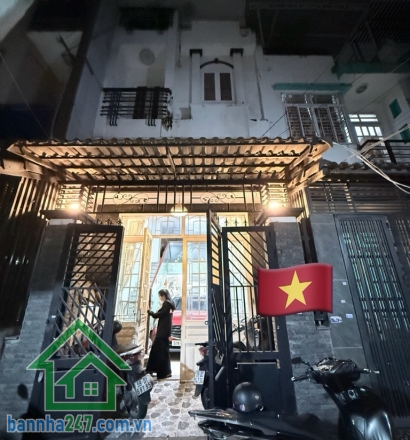 TRUNG TÂM TÂN PHÚ – Ô TÔ VÀO TẬN NHÀ – 4 TẦNG BTCT – 7.3 TỶ (TL) Diện tích: 50m² vuông vức, sổ A4, không lỗi phong thủy Kết cấu: 1 trệt, 1 lửng, 2 lầu, 3PN – 4WC. 