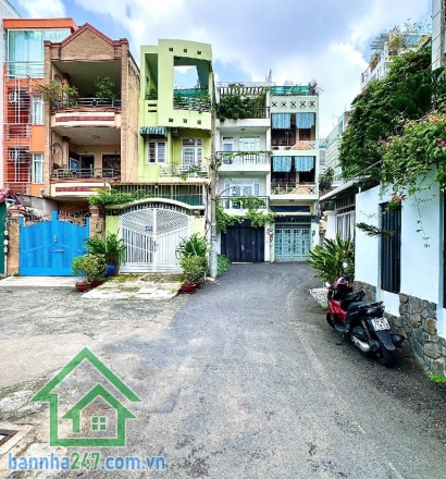 HẺM 8M – THÀNH THÁI, QUẬN 10 – NHÀ 3 TẦNG – CHỈ 8,8 TỶ * Diện tích: 36m², vuông vức đẹp. * Kết cấu: 1 trệt 2 lầu, nhà kiên cố, vào ở ngay. * Hẻm rộng 8m, ô tô tránh thoải mái.
