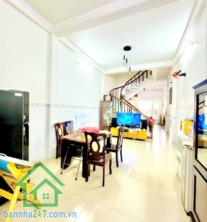 CHỈ 13,5 TỶ (TL) – MTKD KHU BÀU CÁT – 4 TẦNG ĐƯỜNG 12M CÓ LỀ – NGUYỄN HỒNG ĐÀO – DTCN 72M² (4x18) - 5PN, 4WC 