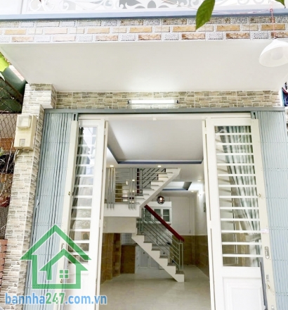CHỈ 3,45 TỶ (TL) – SIÊU PHẨM TÂN BÌNH – NHÀ ĐẸP 2 TẦNG BTCT – 30M² – Ở NGAY  Vị trí: Trung tâm Tân Bình – cách hẻm xe hơi chỉ 3 căn,  di chuyển thuận tiện ra các quận lân cận, gần chợ, trường học, siêu thị, khu dân trí cao.