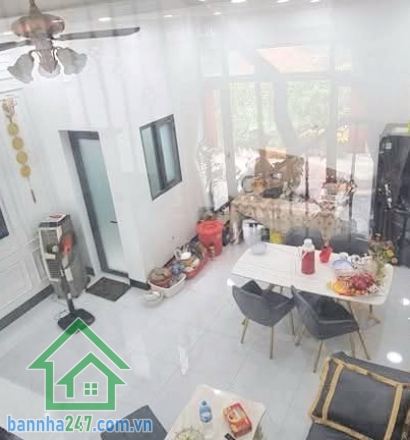 CHỈ 9,5 TỶ – NHÀ ĐẸP LUNG LINH – 62M² – 4 TẦNG BTCT – HXH LÊ THÚC HOẠCH – TẶNG 50% NỘI THẤT XỊN * Kết cấu: 4 tầng BTCT, 5PN – 6WC, phòng khách, bếp, sân, ban công rộng rãi.