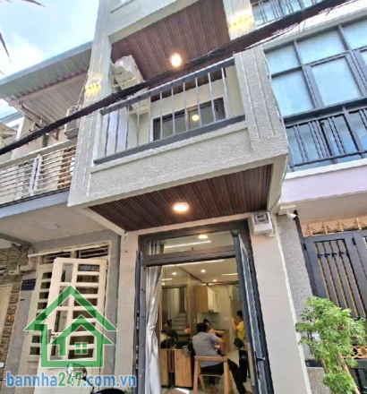 CHỈ 2,979 TỶ – NHÀ 3 TẦNG NGAY NGÃ TƯ LẠC LONG QUÂN – ÂU CƠ – HẺM 4M – DTSD 49M2 * Diện tích: 15m2, diện tích sử dụng 49m2 (bao gồm 2 ban công) * Kết cấu: 3 tầng. 2PN - 3WC.