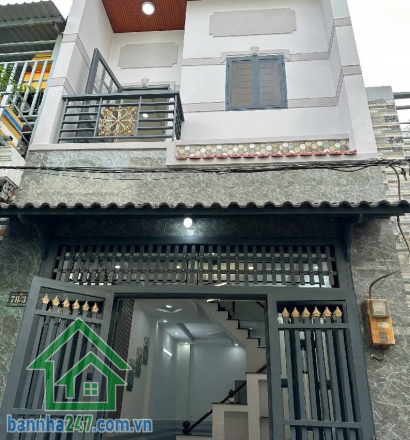 NHÀ ĐẸP GIÁ MỀM – BÌNH TÂN * 2 tầng BTCT kiên cố (1 trệt 1 lầu). * DT đất: 4×10m – sử dụng 80m². * 2PN – 2WC – ban công thoáng. * Hẻm 5m, ô tô vào tận cửa. Giá chỉ: 4,25 Tỷ