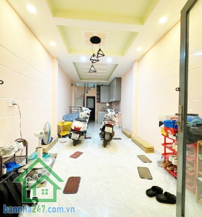 CHỈ HƠN 7 TỶ – CHDV 33M² X 5 TẦNG – DÒNG TIỀN 18-26TR/THÁNG – QUẬN 10, NGAY NGÃ 7 LÝ THÁI TỔ Diện tích: 33m², nở hậu, sổ hồng chính chủ, hoàn công đầy đủ Kết cấu: 1 trệt, 1 lửng, 3 lầu kiên cố  - Công năng: 3PN – 5WC, có thể cải tạo thành 4PN - Hiện đang 