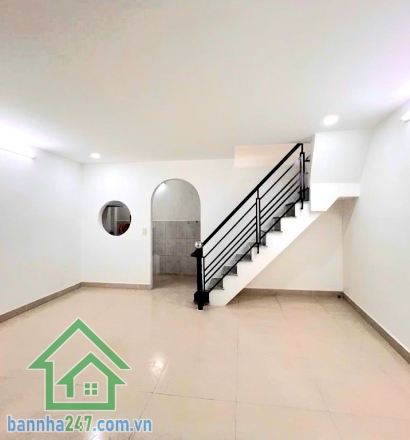 CHỈ 2,7 TỶ – NHÀ 2 TẦNG NGAY TÂY THẠNH – TÂN PHÚ GẦN KCN TÂN BÌNH (500M) – DTCN 24M² – NGANG 4.3M NỞ HẬU 5M Kết cấu: 1 trệt 1 lầu, nhà mới – để trống suốt