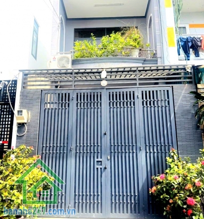 CHỈ 7,6 TỶ – NHÀ MỚI ĐẸP – HẺM NHỰA 6M – Ô TÔ TRONG NHÀ - P.15 TÂN BÌNH – SÁT MẶT TIỀN ĐƯỜNG - 3PN - 2WC Diện tích: 64m² (4m x 16m) Kết cấu: 2 TẦNG BTCT