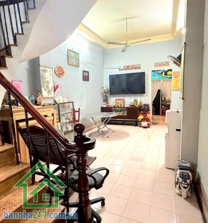 CHỈ 19 TỶ - MTKD CỘNG HÒA – ĐƯỜNG 40M – SIÊU VỊ TRÍ KINH DOANH ĐỈNH CAO - DT: 84M² 3 TẦNG – DTSD 212M² – 5PN – 6WC • Diện tích: 3.5m x 24m – vuông đẹp, không quy hoạch • DTSD: 212m² • Kết cấu 3 tầng, tổng 5PN – 6WC.