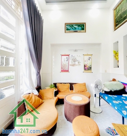 CHỈ 6,1 TỶ - HẺM Ô TÔ – PHAN HUY ÍCH – NHÀ 3 TẦNG BTCT – 45M² (5x9m) – 4PN – 3WC – SỔ RIÊNG Vị trí siêu tiện: Chỉ vài bước chân ra mặt tiền Phan Huy Ích, di chuyển cực nhanh đến nhà ga T3 – sân bay Tân Sơn Nhất, BV, trường học, trung tâm thương mại Thiso 