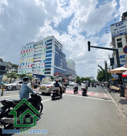 CHỈ 7,35 TỶ – NHÀ 4 TẦNG LÝ THÁI TỔ, QUẬN 10 – NGAY BỆNH VIỆN NHI ĐỒNG – 3 CĂN RA MẶT TIỀN Diện tích: 32m2 (3.2 x 10m), sổ vuông A4 đẹp Kết cấu: 1 trệt, 3 lầu.  4PN - 3 WC