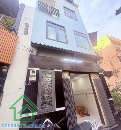 CHỈ 3,2 TỶ – NHÀ 4 TẦNG HẺM XE HƠI TÂN THẮNG – SÁT AEON TÂN PHÚ * DT: 16m² (4 x 4.2), DTSD: 64m² * Kết cấu: 1 trệt 2 lầu, sân thượng – gồm 2PN, 2WC * Hẻm xe hơi thông. 