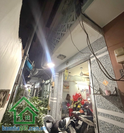 CHỈ 3,5 TỶ – NHÀ HẺM NGUYỄN SƠN – CÁCH 20M RA HẺM XE TẢI – 34M2 * Diện tích: 3.5 x 10m, công nhận 34m² - DTSD: 68m² * Kết cấu: 1 trệt 1 lầu, 2PN - 2WC.