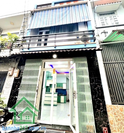 CHỈ 3,65 TỶ – NHÀ 2 TẦNG GÒ XOÀI, SÁT TÂN PHÚ – NHÀ MỚI ĐẸP – FULL PHÁP LÝ Diện tích: 4x7m (28m²), 2 Tầng BTCT (1 trệt 1 lầu)- 2 PN – 2 WC. Hẻm 5m thông, xe hơi ra vào thỉai mái.