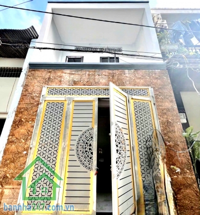 CHỈ 4,7 TỶ - NHÀ MỚI 2 TẦNG – LÊ VĂN QUỚI – SÁT NGÃ TƯ BỐN XÃ – CHỈ XÁCH VALI VÀO Ở  DT: 4.2 x 11m (45m²), 1 trệt 1 lầu Công năng: 3PN (có PN tầng trệt), 2 WC.