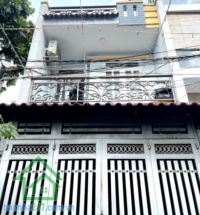 CHỈ 5.4 TỶ – NHÀ 2 TẦNG ĐẸP 4x14m – NGAY HƯƠNG LỘ 2 – NGÃ TƯ 4 XÃ – BÌNH TÂN - 2PN, 2WC Kết cấu: 1 trệt 1 lầu, 2PN, 2WC, ban công thoáng mát. Nhà vào ở ngay hoặc cho thuê dòng tiền