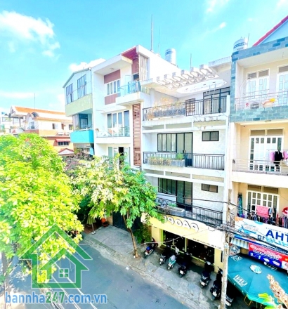 CHỈ 19,95 TỶ (TL) – MẶT TIỀN VIP BÀU CÁT – ĐƯỜNG 12M CÓ LỀ – NHÀ 4 TẦNG – Ô TÔ NGỦ NHÀ - 4 PN - 5 WC Vị trí đắc địa: mặt tiền Bàu Cát 1, khu VIP Tân Bình Đường 12m có lề, kinh doanh đa ngành, ô tô đậu thoải mái