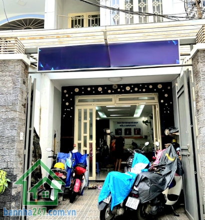 CHỈ 12 TỶ – 2 MẶT TIỀN KINH DOANH – KHU BÀU CÁT, TÂN BÌNH – NHÀ SÂN VƯỜN RỘNG THOÁNG DT đất: 4x22m – 64m² xây dựng, không lộ giới. Kết cấu: 1 trệt 1 lầu – 3PN - 3WC.