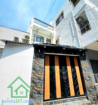 CHỈ 9,9 TỶ – NHÀ MẶT TIỀN VỪA Ở VỪA KINH DOANH -  ÂU CƠ – TÂN BÌNH – NGAY CHỢ BÀ QUẸO – KD ĐA NGÀNH  Diện tích: 62m² (4 x 15m) – nở hậu, sổ vuông đẹp. Kết cấu: 1 trệt + 2 lầu + sân thượng. Công năng: 3PN – 3WC, phòng khách, bếp, phòng thờ riêng. Sân thượn