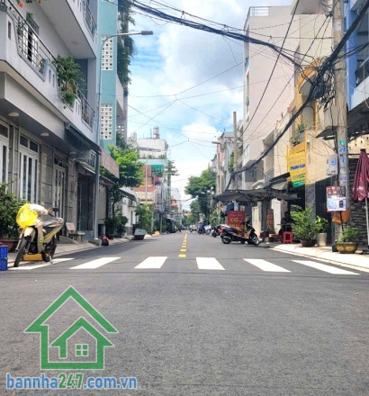 Bán nhà mặt tiền đường 10m, sổ đẹp, chỉ hơn 6 tỷ.Diện tích 52m², ngang nở hậu nhẹ, sổ hồng vuông vức. Hiện trạng nhà cấp 4, có thể ở tạm hoặc cải tạo, khu vực cho phép xây dựng đến 5 tầng. Vị trí cực đẹp, cách mặt tiền Lũy Bán Bích chỉ 50m, gần Thoại Ng