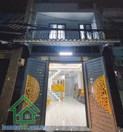 CHỈ 3,85 TỶ – NHÀ 2 TẦNG MỚI ĐẸP – GIÁP TÊN LỬA – SÁT AEON MALL BÌNH TÂN Diện tích 36m², sổ hồng riêng vuông vức, hoàn công đầy đủ. Kết cấu: 1 trệt, 1 lầu, gồm 2PN - 2WC. Bếp, PK. 