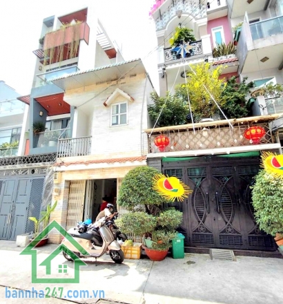 CHỈ 7,5 TỶ – HXH XE TẢI 8M THÔNG – SÁT MẶT TIỀN BÌNH LONG – GẦN AEON MALL - DT: 70M² (4X17)M - SHR Diện tích: ~70m² Hiện trạng: 1 trệt + 1 lầu – nhà xây kiên cố