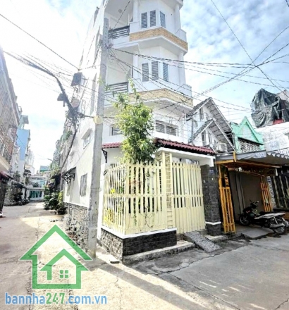 CHỈ 10,5 TỶ – LÔ GÓC 2 MẶT TIỀN HẺM – KHU BÀU CÁT VIP - GẦN TRƯỜNG THCS VÕ VĂN TẦN - P. 11 TÂN BÌNH - 4PN - 5WC Diện tích: 4 x 12m (vuông vức) Kết cấu: 5 tầng