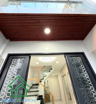 CHỈ 4,4 TỶ – SIÊU PHẨM NHÀ ĐẸP ĐÓN TẾT - KẾ BÊN BÀU CÁT – TÂN BÌNH – HẺM XE HƠI ĐỔ CỔNG - 2PN – 2WC (có thể làm 3PN) Diện tích: 24m² – nở hậu tài lộc Kết cấu: 2 tầng kiên cố. Công năng: 2PN – 2WC (có thể làm 3PN)