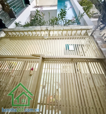 CHỈ 6,8 TỶ – NHÀ ĐẸP LẠC LONG QUÂN – TÂN BÌNH – HXH ĐỔ CỬA – 3 TẦNG BTCT – 55M² – NỞ HẬU TÀI LỘC - 4PN, 3WC Vị trí đắc địa: Trung tâm Tân Bình, gần chợ vải Tân Bình, giáp Quận 11 – Tân Phú – Quận 10, gần BV Thống Nhất, sân bay, nhà ga T3, trường học, tiện