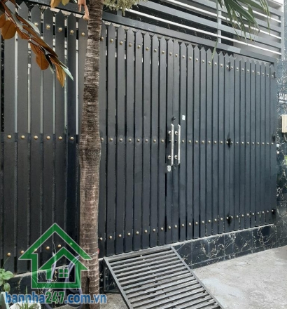 CHỈ 5,1 TỶ NHÀ TÂN BÌNH – CHỈ 5,1 TỶ – 50M² – 4 TẦNG – 4PN – HẺM AN NINH, 100M RA NGUYỄN PHÚC CHU * DT: 5 x 10m, sổ vuông vức. * Kết cấu: 1 trệt, 2 lầu, sân thượng.