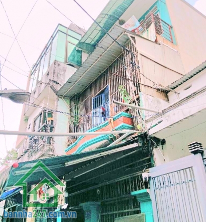 CHỈ 7,8 TỶ – GIÁP QUẬN 11 – XE HƠI VÀO NHÀ – DT: 48m² (4 × 12m) 3 TẦNG - 3PN - 3WC Căn nhà vị trí cực tốt – phù hợp ở hoặc đầu tư, giá còn thương lượng cho khách thiện chí - Mob 0933144037