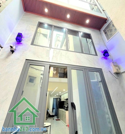 CHỈ 5,1 TỶ – TRUNG TÂM QUẬN 10 – 3 TẦNG – FULL NỘI THẤT - 3PN – 3WC  Nhà đẹp 2 mặt hẻm – vị trí đỉnh – dọn vào ở ngay! Diện tích: 3.5 × 8m – 26m² - 3 tầng - 3PN – 3WC – phòng khách – bếp. Tặng full nội thất – vào ở liền