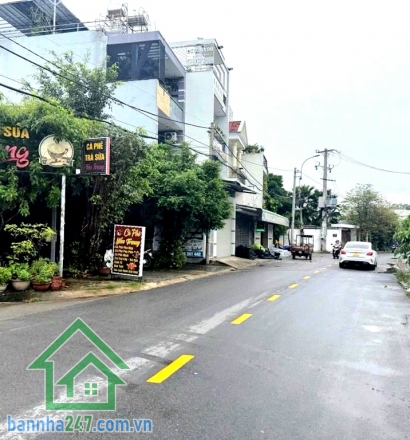 CHỈ 5,2 TỶ (TL) – 3 LÔ LIỀN KỀ MẶT TIỀN TÂN XUÂN 2 – TÔ KÝ NGANG 5M – ĐƯỜNG NHỰA 15M – KINH DOANH ĐỈNH - GẦN CHỢ HÓC MÔN Diện tích: (5 x 23)m Công nhận: 112,4m