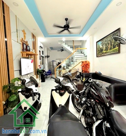 CHỈ 9,5 TỶ – MTKD KHU VIP K300 – NHÀ MỚI TINH – 48m² (4.2 × 11.5) - 2 TẦNG 2PN – 2WC - NỞ HẬU ĐẸP Căn nhà mặt tiền hiếm – vị trí đắc địa Tân Bình, vừa ở vừa kinh doanh cực tốt! Diện tích: 48m² (4.2 × 11.5m) – nở hậu 4.25m - Mob 0933144037