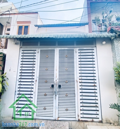 CHỈ 5,6 TỶ – 84M² (4x21)M – HXH THÔNG – SÁT MT TRƯỜNG CHINH - 3PN - 2WC • Diện tích: 4m x 21m – 84m² • Kết cấu: 1 trệt – 1 lửng • Công năng: • Phòng khách, bếp rộng rãi • Có 1 phòng ngủ dưới trệt tiện sinh hoạt • Nhà đang cho thuê 7,5 triệu/tháng