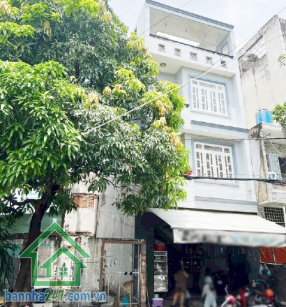 CHỈ 8,3 TỶ - NHÀ 4 TẦNG – MẶT TIỀN ĐƯỜNG 14M – VÀI PHÚT TỚI ĐẦM SEN – KINH DOANH ĐỈNH - Kết cấu: 1 trệt, 2 lầu, sân thượng, gồm 4 phòng ngủ. Diện tích ngang 5.3m, dài 9.4m, không lộ giới.