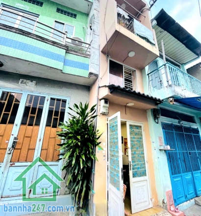 CHỈ 2 TỶ – NHÀ 3 TẦNG - DTSD: 30M² – HẺM XE TẢI 5M - TT TÂN PHÚ GIÁP TÂN BÌNH - 2PN - 1WC Diện tích: nhà nhỏ gọn, sổ vuông đẹp Kết cấu: 3 tầng xây kiên cố 