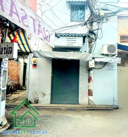 CHỈ 2,35 TỶ - SIÊU PHẨM – 2 TẦNG – DT 14M² – HẺM TO NHƯ MẶT TIỀN – KD SẦM UẤT – SỔ RIÊNG * Kết cấu: 1 trệt + 1 lửng, 1WC, nhà còn mới ở ngay * Hẻm to như mặt tiền, phù hợp kinh doanh đa ngành * Vị trí siêu tiện: sát chợ Chung cư Huỳnh Văn Chính, trường QT