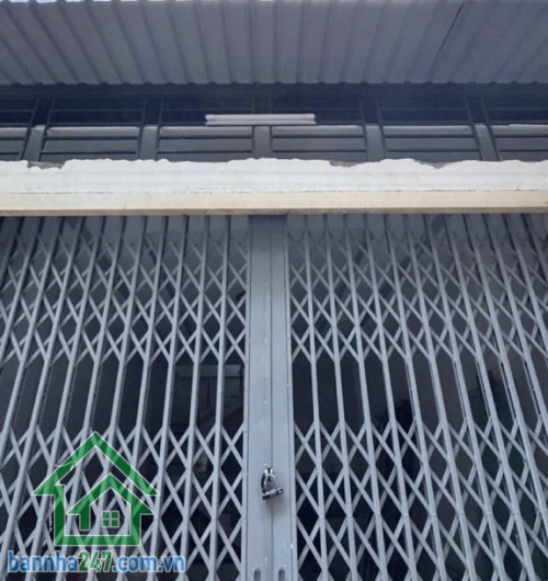 4,7 TỶ - SIÊU PHẨM NHÀ PHỐ – KÊNH TÂN HÓA – 3 TẦNG – Ở NGAY Nhà mới xây, kiên cố, không cần sửa chữa. Công năng: 2PN master, 3WC, phòng khách, bếp đầy đủ. 