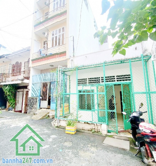 TRƯỜNG CHINH – P.12 TÂN BÌNH – NHÀ 55M² – NGANG HƠN 4M – 2 TẦNG – GIÁ NHỈNH 6 TỶ Vị trí khu VIP, hẻm sạch sẽ, an ninh, dân trí cao. Diện tích 55m², ngang hơn 4m.  
