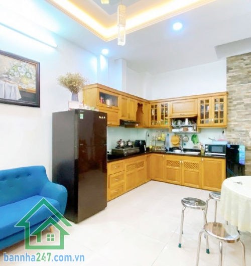 NHÀ MTKD BÀU CÁT – ĐỒNG ĐEN - 3PN, 2WC - KD ĐA NGÀNH NGHỀ.  Diện tích 57m² (4.1 x 14m) Kết cấu: 1 trệt, 2 lầu, 3PN, 2WC – Nhà mới đẹp Mặt tiền đường 15m, vỉa hè rộng 2m. 