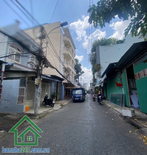 HIẾM – NHỈNH 4 TỶ – KHU VIP PHÚ THỌ HOÀ, TÂN PHÚ – ĐẤT ĐẸP 45M² – HẺM XE HƠI 5M.  Hiện trạng: Nhà đã tháo dỡ thành đất trống, tiện xây dựng mới theo ý thích.