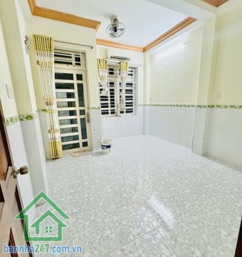 HẺM XE HƠI NGUYỄN TƯ GIẢN – 4 TẦNG – 41.2M² – CHỈ 5.35 TỶ Nhà BTCT kiên cố, thiết kế hiện đại, mới đẹp. Kết cấu: 1 trệt + 4 lầu, gồm 4PN, 3WC (có bồn tắm nằm cao cấp).