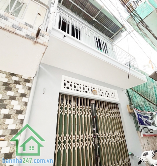 SIÊU HOT – NHÀ GIÁ 3 TỶ – 2 TẦNG MỚI ĐẸP – HẺM 3M THÔNG ÂU CƠ – TÂN PHÚ Kết cấu: 1 trệt 1 lầu, 2 phòng ngủ, phòng khách, bếp, ban công. Nhà mới tinh, khách mua xach va li vào ở ngay. 