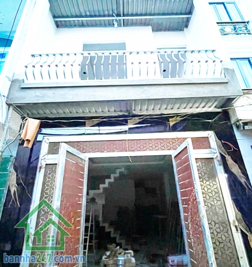 CHỈ HƠN 3 TỶ – NHÀ 2 TẦNG – HẺM XE HƠI TỚI CỬA Ngay Chiến Lược – Tân Hoà Đông – Bình Tân – Sát AEON Mall DT: 36m² (4x9m) – Nhà mới xây 100% Kết cấu: 1 trệt 1 lầu. 2PN, 2WC