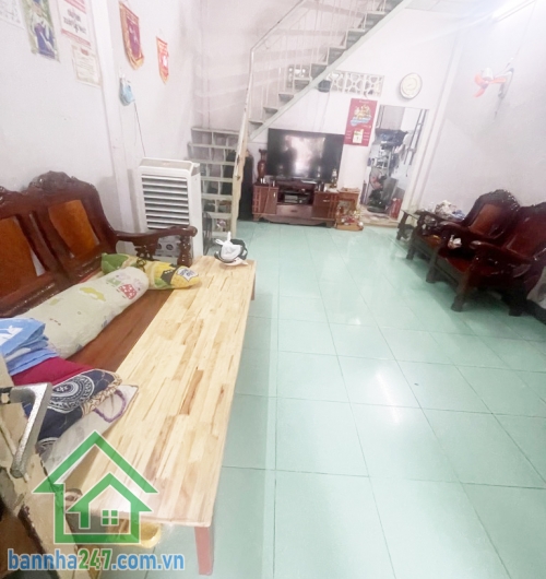 CHỈ 5 TỶ - SIÊU VỊ TRÍ – NHÀ 2 TẦNG – HẺM 5M XE HƠI – TÂN QUÝ, TÂN PHÚ Diện tích 45m² (4.05 x 12.5m). Thiết kế hiện đại: 1 trệt, 1 lửng, gác suốt – gồm 2PN, 2WC. 